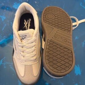 Boys Reebok Sneakers, Size 1. New WITHOUT TAGS. never worn